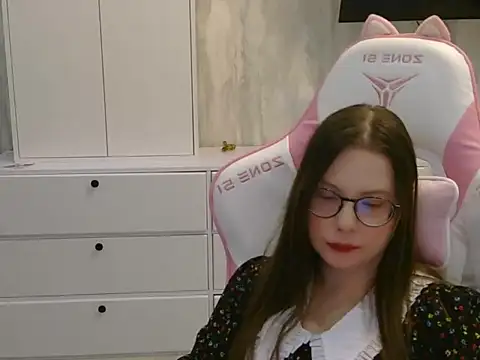 Elvirada stripchat live cam model