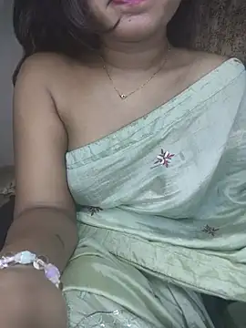 Piyu_xxx stripchat live cam model