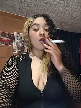 Black__Taraa stripchat live cam model