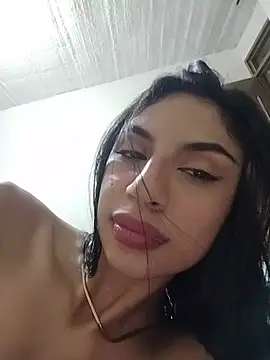 ViviMora stripchat live cam model