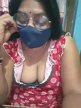 SexyRenukaa stripchat live cam model
