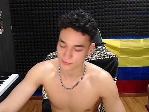 Gymbro42 stripchat live cam model