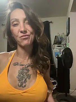 DeeDee-69 stripchat live cam model
