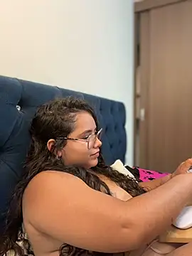 CurlyGirl_1 stripchat live cam model