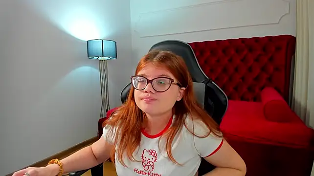 ChloeHalses stripchat live cam model