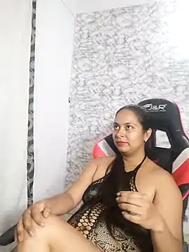 Zarinamoon stripchat live cam model