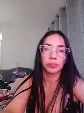 YaraDuartee stripchat live cam model