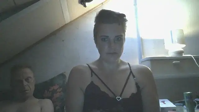 bicouple1992 stripchat live cam model