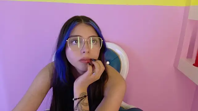 Kyomi_Hunt stripchat live cam model