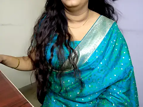 naina_kaur01 stripchat live cam model