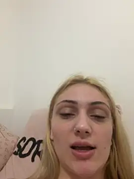 Larissa516 stripchat live cam model