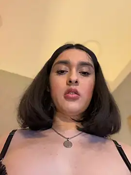 MiahWindsor stripchat live cam model