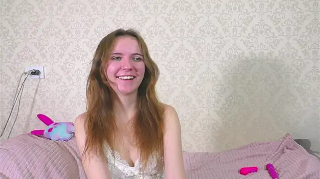 Aliicecutee stripchat live cam model