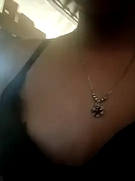 Momo-biki stripchat live cam model