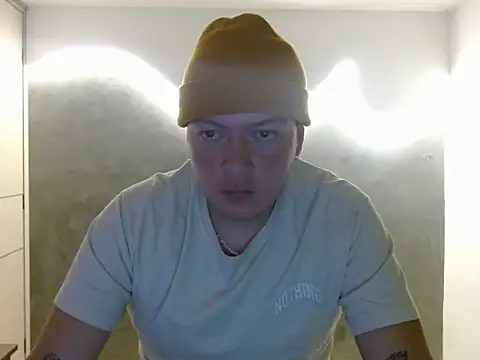 khikhe stripchat live cam model