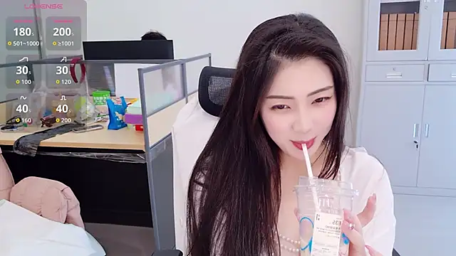 yangyang-777 stripchat live cam model