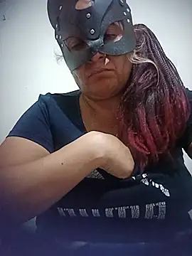 Saramilf36 stripchat live cam model