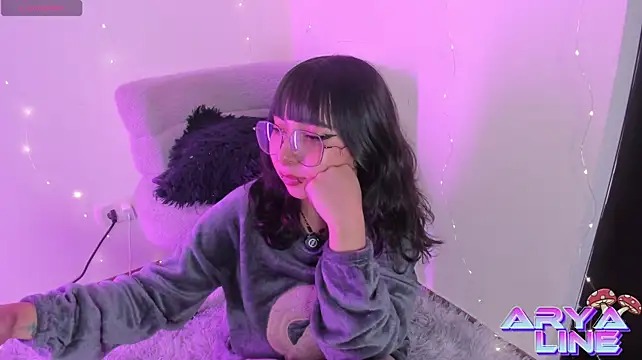arysUwU stripchat live cam model