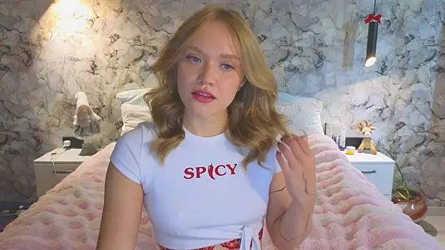 Aurora_Golden1 stripchat live cam model