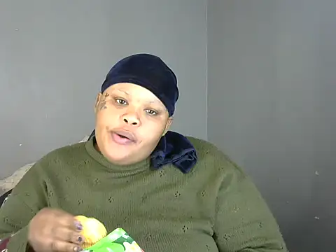 Taraj_thee_thick stripchat live cam model