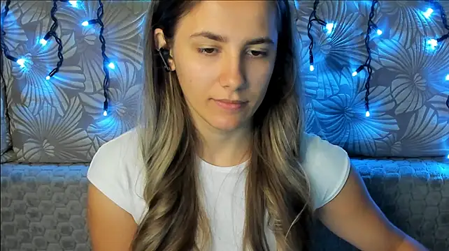 MaggieCake stripchat live cam model