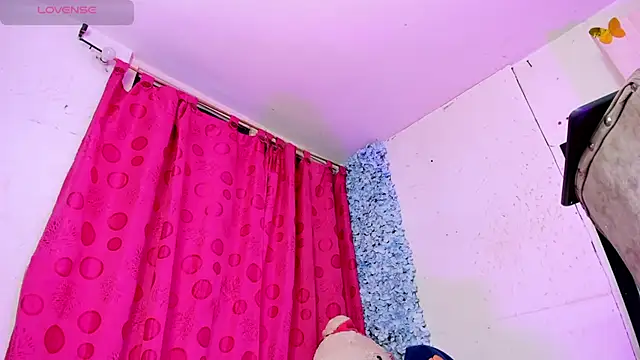 samy_foox stripchat live cam model