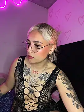 rubiaaqueen stripchat live cam model