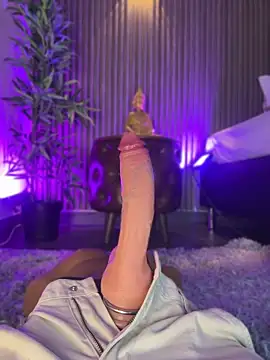 MelanieHillss stripchat live cam model