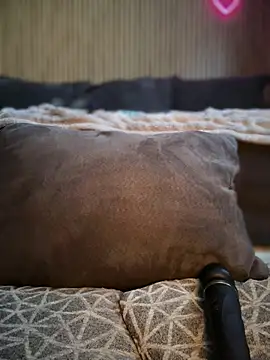 MaraLux stripchat live cam model