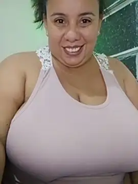 Dannahot85 stripchat live cam model
