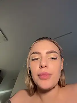 HugeBoobsAlice stripchat live cam model