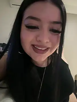 lolaaculaa stripchat live cam model