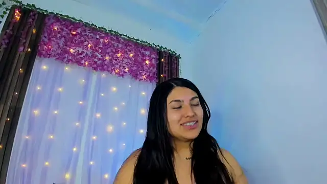 SaraAldridge stripchat live cam model