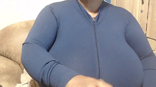 CUTEFIRMMELONSS stripchat live cam model