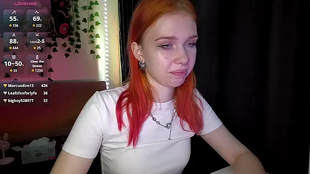 RedAriana stripchat live cam model