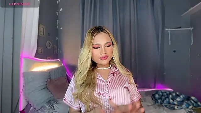 Tsfoxyangelx stripchat live cam model