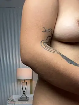 IvyDove stripchat live cam model