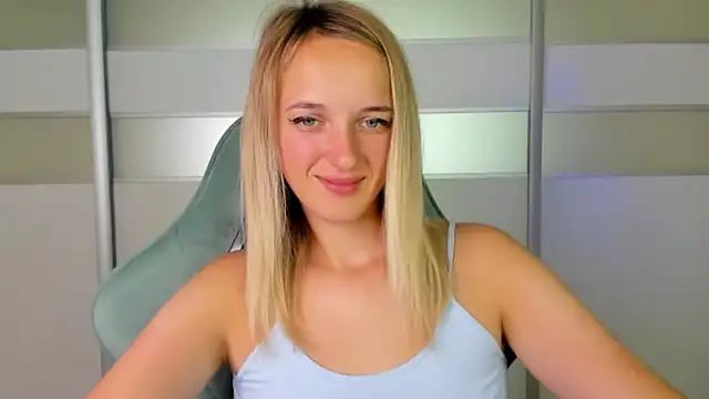 RouseReed stripchat live cam model