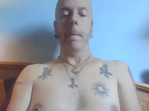 SHARPSkinhead stripchat live cam model