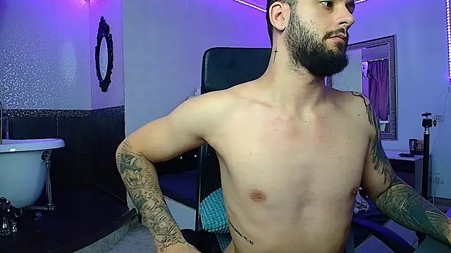 TroyWadee stripchat live cam model