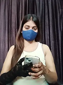 Aashvi_malhotra stripchat live cam model