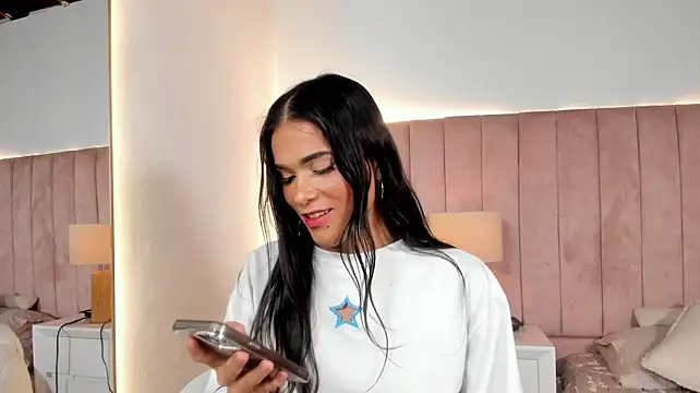 isa_littlestar stripchat live cam model