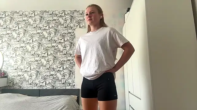 LisFris stripchat live cam model