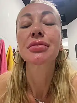 Nolly_moniika__ stripchat live cam model