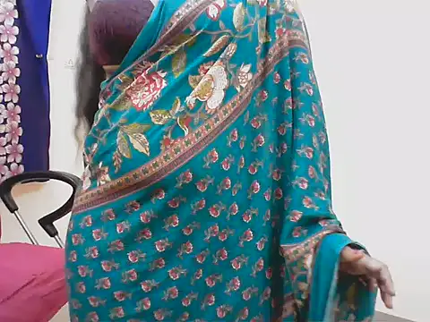 LovingPihu stripchat live cam model
