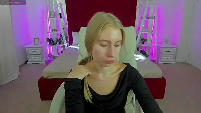 Alina_Blonde stripchat live cam model