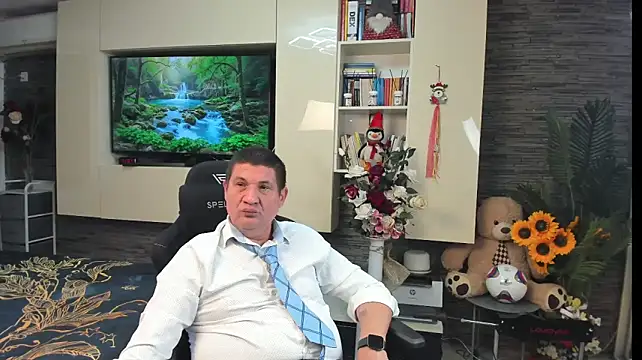 SpartacusDaddy48 stripchat live cam model