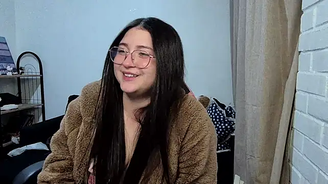 valentinauwu stripchat live cam model