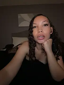 nikkiloveee stripchat live cam model
