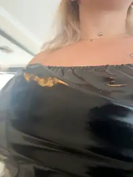IveySin stripchat live cam model